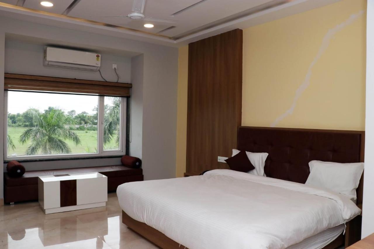 Hotel Savitri Signature Narsinghpur Eksteriør bilde